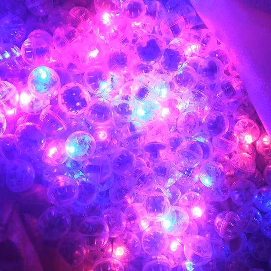 Flash vibrant jouet accessoires petite veilleuse enfants printemps poupée accessoires boule de cheveux LED Flash boule lumière